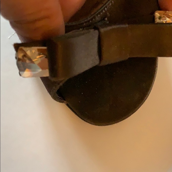 Heels - Picture 4 of 4